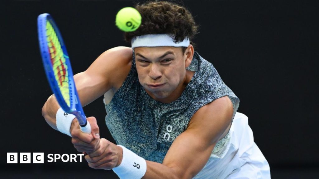 Australian Open: Dueluri Incitante pe Terenurile de la Melbourne În cadrul turneului Australian Open, competițiile de tenis au oferit astăzi meciuri electrizante, evidențiind talentul unor jucători de top