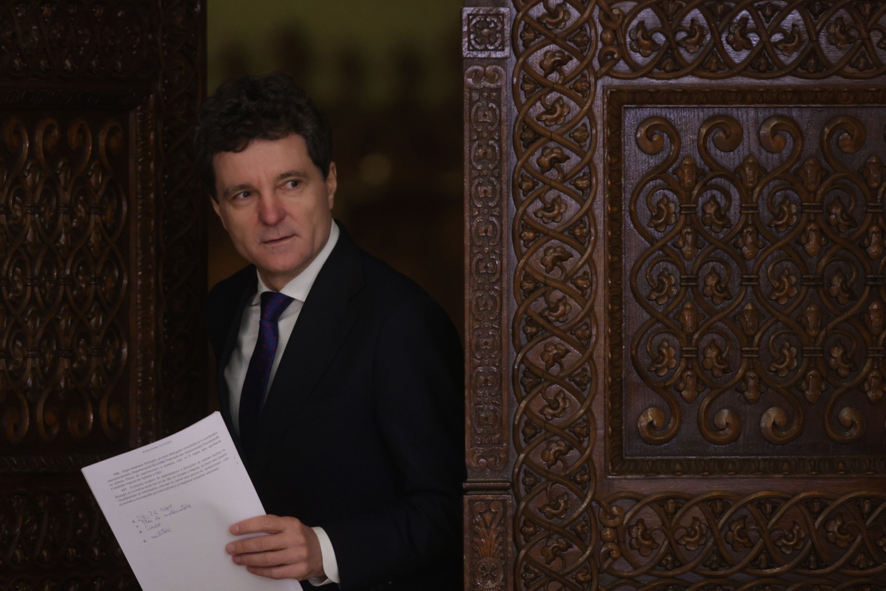 Nicușor Dan anunță reducerea semnificativă a cheltuielilor Administrației Prezidențiale în 2025, dar perspectivele financiare ale instituției rămân sub semnul incertitudinii Primarul general al Capitalei, Nicușor Dan, a făcut recent o declarație surprinzătoare privind cheltuielile Administrației Prezidențiale pentru anul viitor