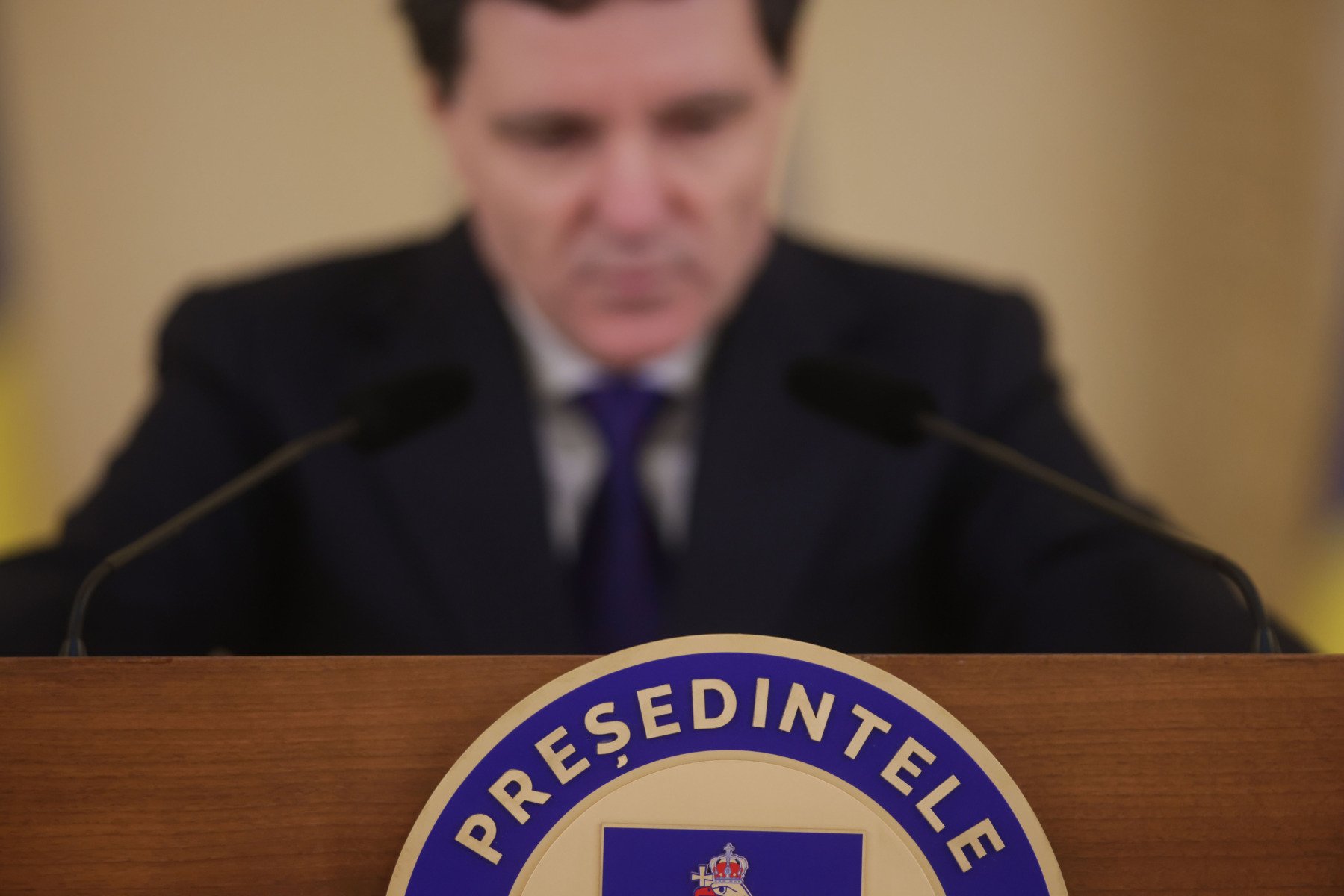 Președintele Capitalei, Nicușor Dan, a emis duminică un mesaj alarmant despre tensiunile tot mai evidente dintre Statele Unite și Uniunea Europeană, în contextul unei crize diplomatice generate de pretențiile controversate ale fostului președinte american Donald Trump