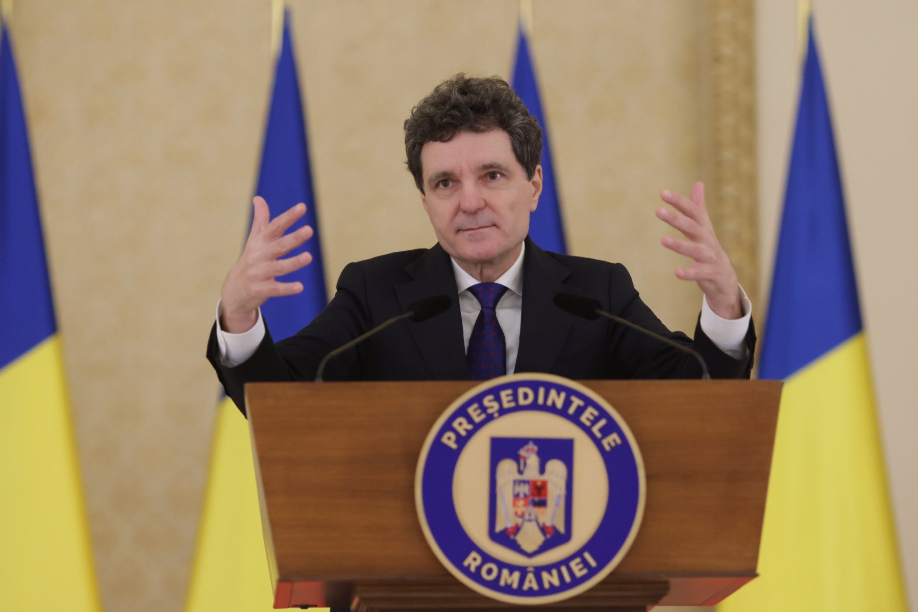 Președintele României, Nicușor Dan, a anunțat oficial demararea unui proces de analiză asupra conținutului și implicațiilor unui document semnat de fostul președinte american Donald Trump, în contextul inițiativei numite „Consiliul pentru Pace”