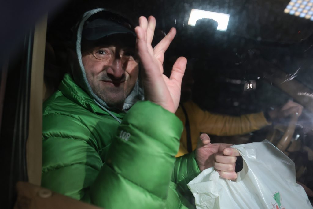 Nelu Iordache, eliberat din penitenciar: condamnarea redusă cu aproape șase ani Nelu Iordache, omul de afaceri cunoscut ca „regele asfaltului”, a părăsit vineri seară Penitenciarul Rahova, după o hotărâre a Curții de Apel București care i-a redus pedeapsa de la 11 ani și 9 luni la 5 ani și 10 luni