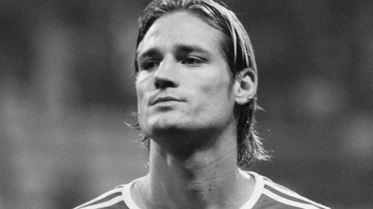 Memoria lui Miklós Fehér: 22 de ani de la tragedia din teren Pe 25 ianuarie 2004, fotbalul românesc a fost zguduit de o tragedie care a marcat o întreagă generație de fani