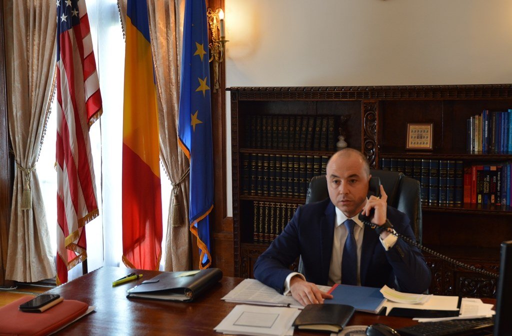 Ambasadorul României în SUA susține intervenția militară din Venezuela și compară regimul Maduro cu cel comunist din România Andrei Muraru, ambasadorul României în Statele Unite ale Americii, a ieșit în evidență prin declarații ferme privind situația tensionată din Venezuela