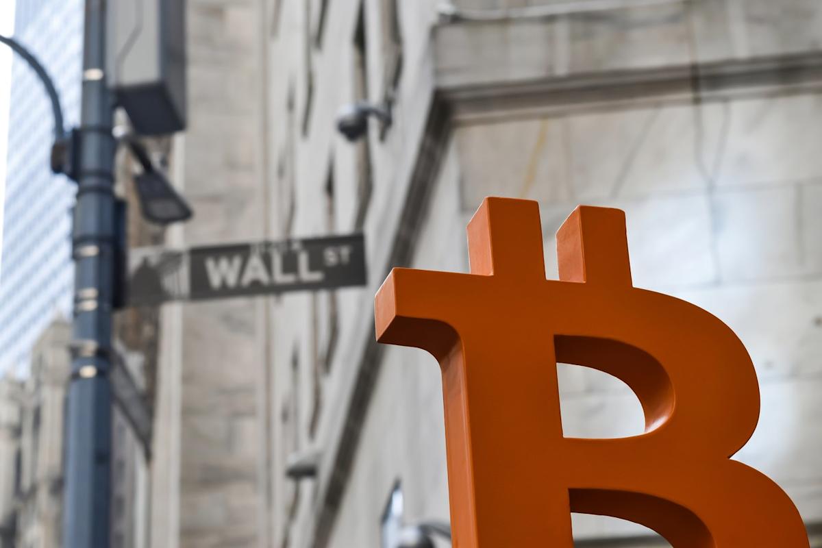 Bitcoin și iShares Bitcoin Trust: confruntarea criptomonedelor în 2023