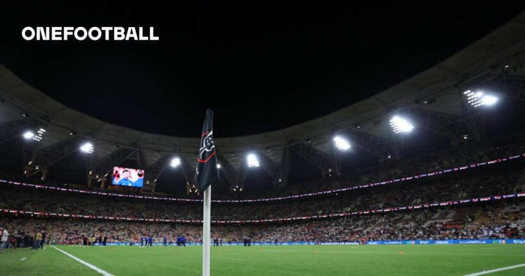 Supercopa de España: Barcelona și Real Madrid se duelează în căutarea primului trofeu al sezonului Duminică, 15 octombrie, Estadio del Rey Abdullah din Arabia Saudită va găzdui un eveniment de mare amploare pentru iubitorii fotbalului: finala Supercupei Spaniei, în care se vor confrunta marea rivalitate dintre FC Barcelona și Real Madrid