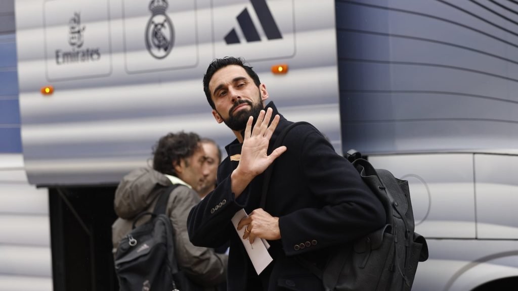 Esparta începe în Albacete: așteptarea de 21 de ani a luat sfârșit Astăzi, Albacete a fost scena unui moment mult-așteptat, când echipa Real Madrid a aterizat la aeroportul local pentru a disputa meciul din optimile Cupei Regelui