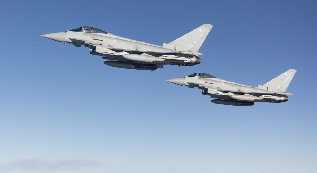Avioane britanice și franceze atacă poziții ISIS în Siria