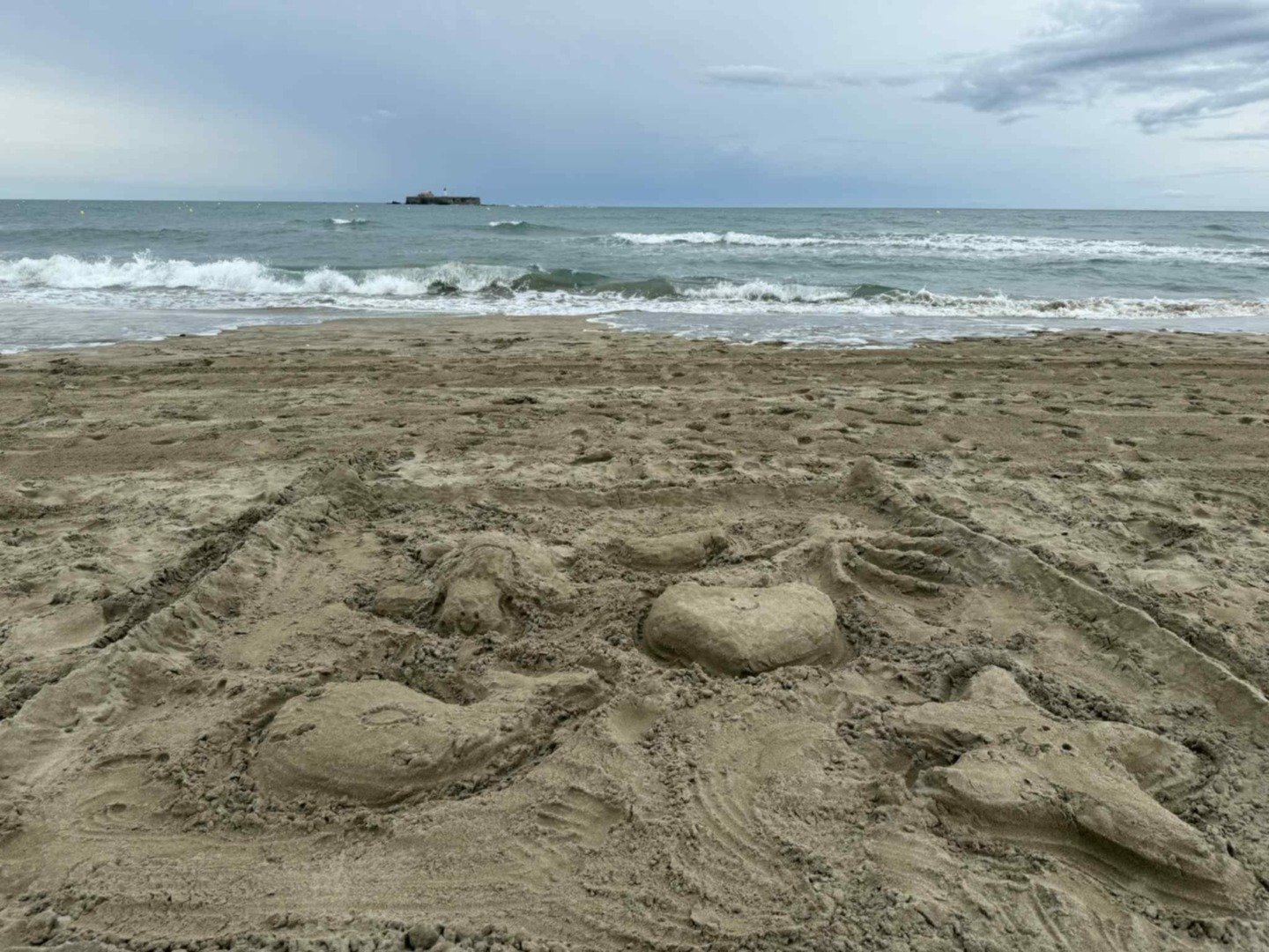 Alde coaste ale Australiei, inclusiv zone renumite precum Sydney, au fost închise temporar, după o serie de atacuri de rechini care au avut loc în ultimele două zile