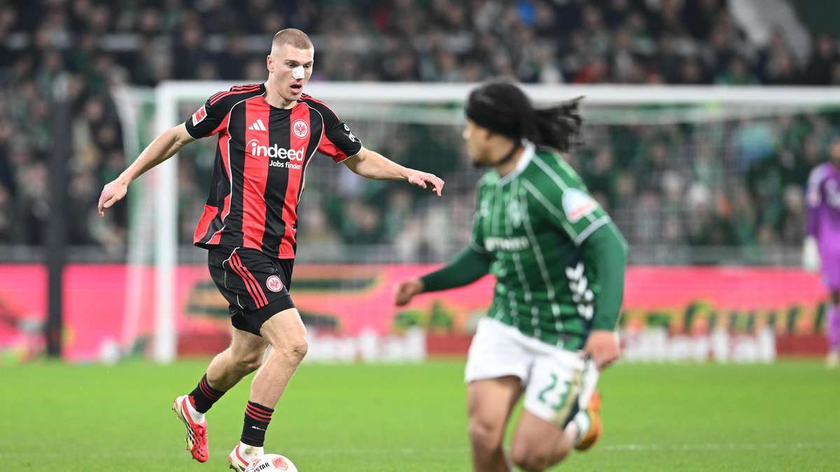 Eintracht Frankfurt, la pământ după înfrângerea de la Bremen Eintracht Frankfurt a suferit o înfrângere umilitoare în fața echipei Werder Bremen, în cadrul etapei a 18-a din Bundesliga
