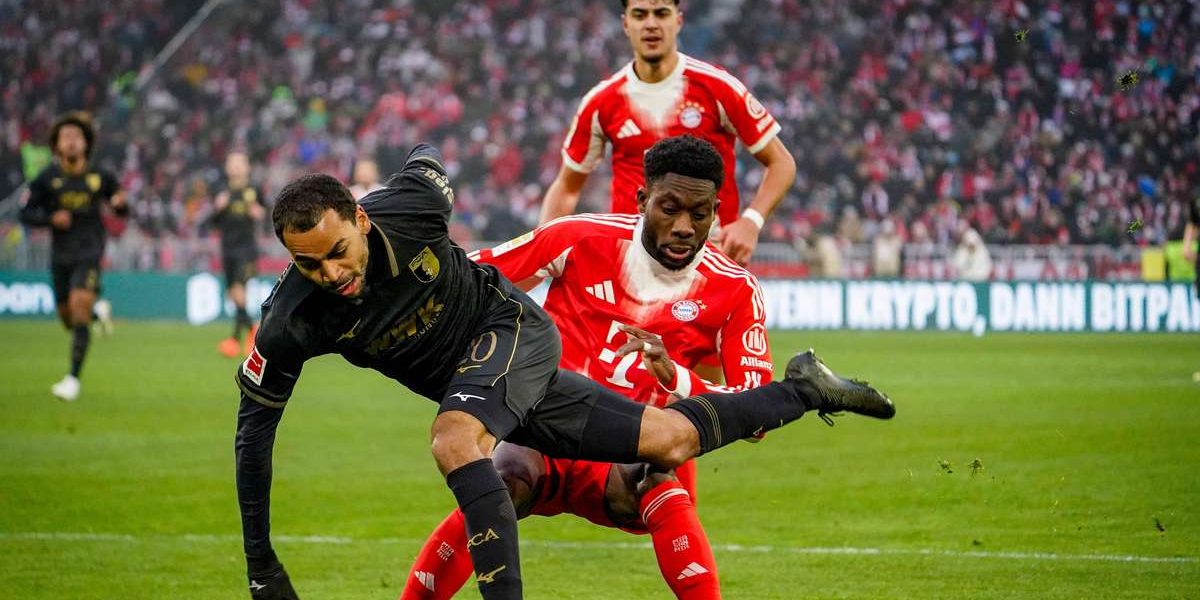 41268426-alphonso-davies-gegen-augsburg-3jef.jpg - StiriAlese