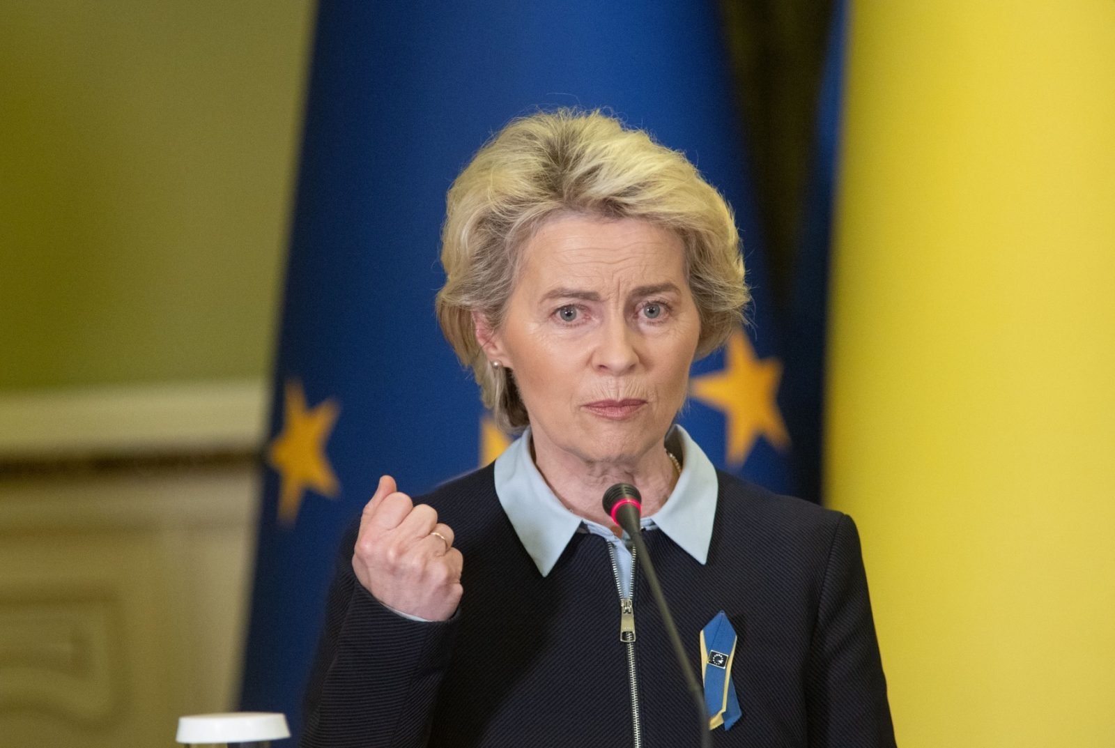Ursula von der Leyen reafirmă sprijinul UE pentru Groenlanda în fața intențiilor globale de control Președinta Comisiei Europene, Ursula von der Leyen, a transmis joi un mesaj ferm față de eforturile recente ale administrației americane de a exercita influență asupra Groenlandei, insulă strategică aflată în extremitatea nordică a Atlanticului