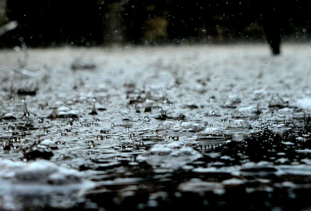 Furtuni iminente pe cale să afecteze petrecerile de Anul Nou în California Un nou sistem de furtuni se pregătește să lovească California, iar prognozele meteo indică ploi consistente în aproape întreg statul, chiar în timpul petrecerilor de Revelion