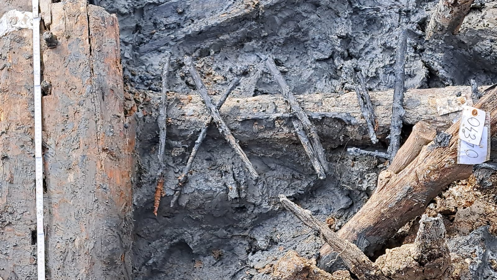 Descoperire arheologică în China zdruncină teoria despre avansarea tehnologică a uneltelor de piatră în Antichitate O echipă de arheologi a făcut o descoperire spectaculoasă în China, care pune sub semnul întrebării ideile convenționale despre evoluția tehnologiei preistorice