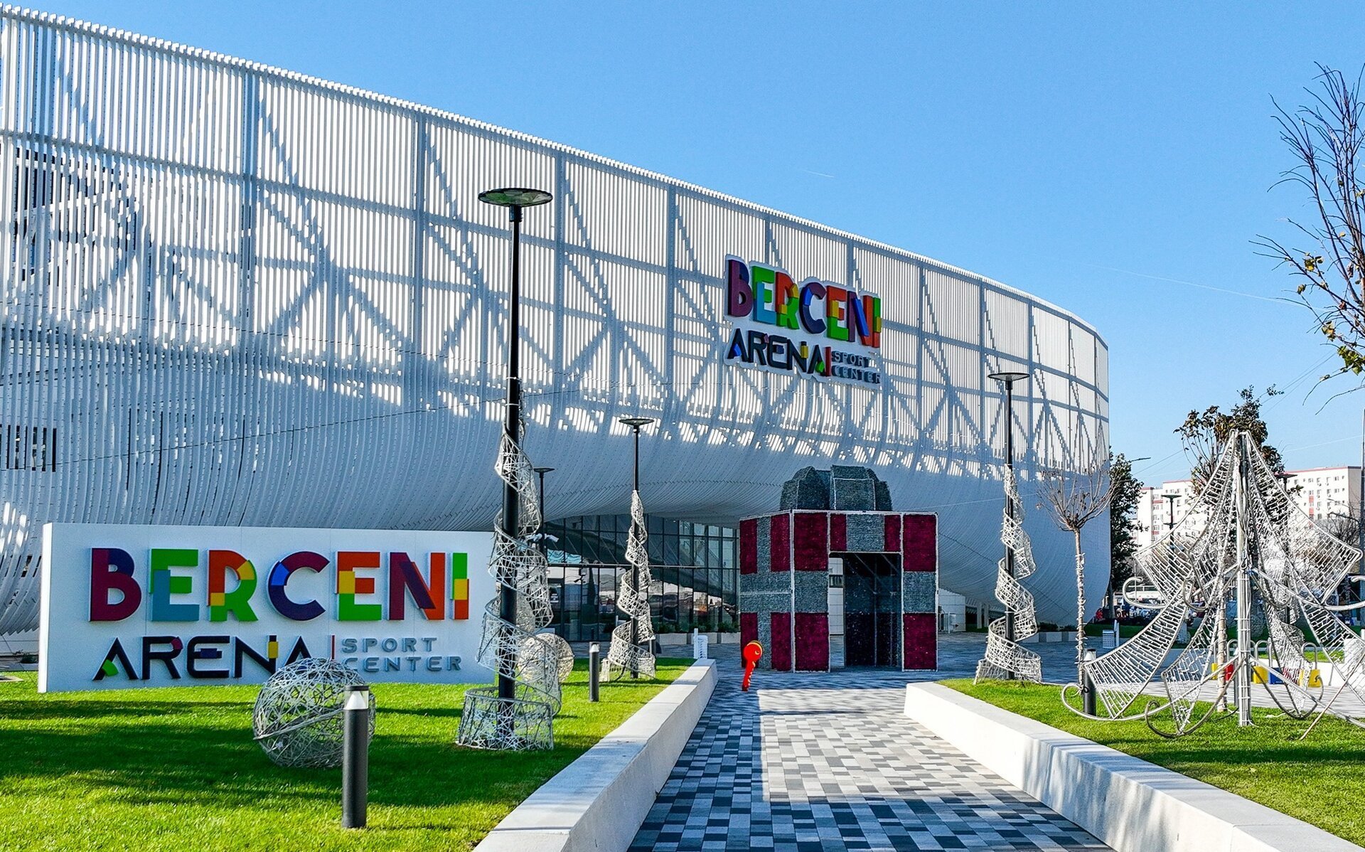 Patinoarul Berceni Arena se redeschide publicului începând de luni, după încheierea Campionatului Mondial de hochei U20 După aproape o lună de restricții și evenimente sportive intense, patinoarul Berceni Arena își va redeschide ușile pentru public începând cu ziua de luni, 12 ianuarie 2026