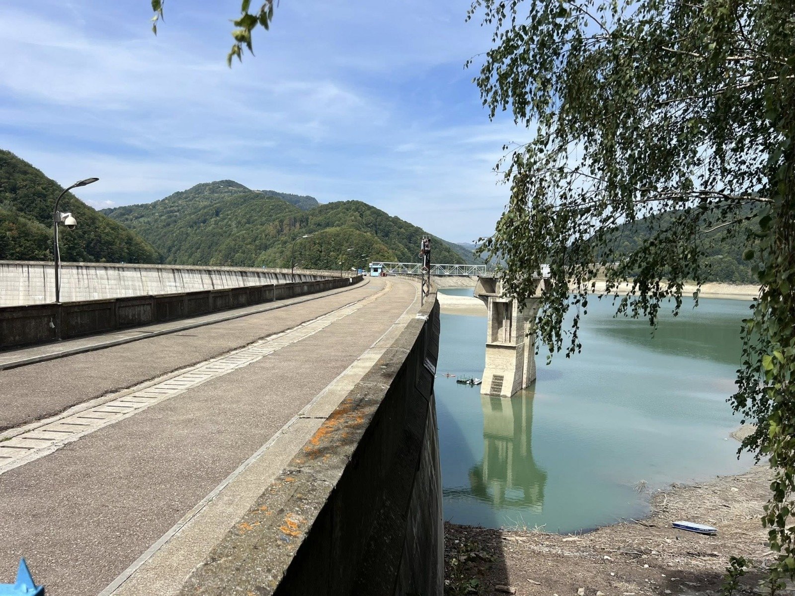 Guvernul României a aprobat recent indicatorii tehnico-economici pentru proiectul de reabilitare a Bazinului de Apă Curată și a lucrărilor conexe pe râul Doftana, din județul Prahova
