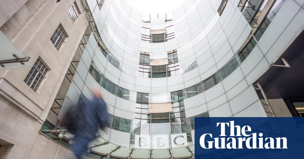 BBC ajunge la o înțelegere cu o familie evreiască din Israel, după filmarea fără consimțământ în casa distrusă de Hamas BBC a anunțat astăzi că a ajuns la o înțelegere cu familia Horenstein, supraviețuitorii atacurilor devastatoare ale Hamas din 7 octombrie, după ce o echipă de reporteri a filmat în locuința lor distrusă fără a obține permisiunea