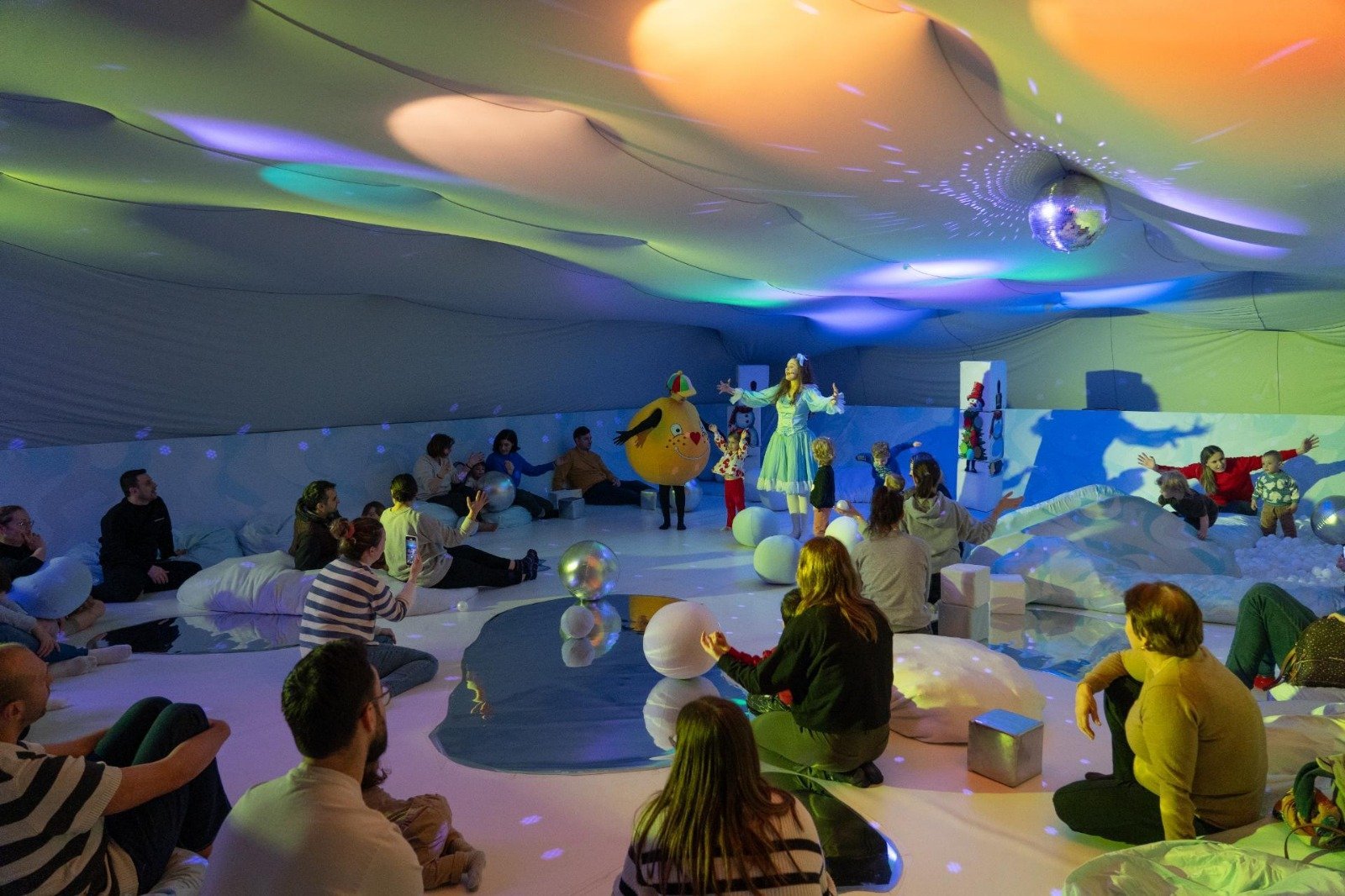 Opera Comică oferă bilete gratuite la spectacolele senzoriale pentru bebeluși născuți în spital.