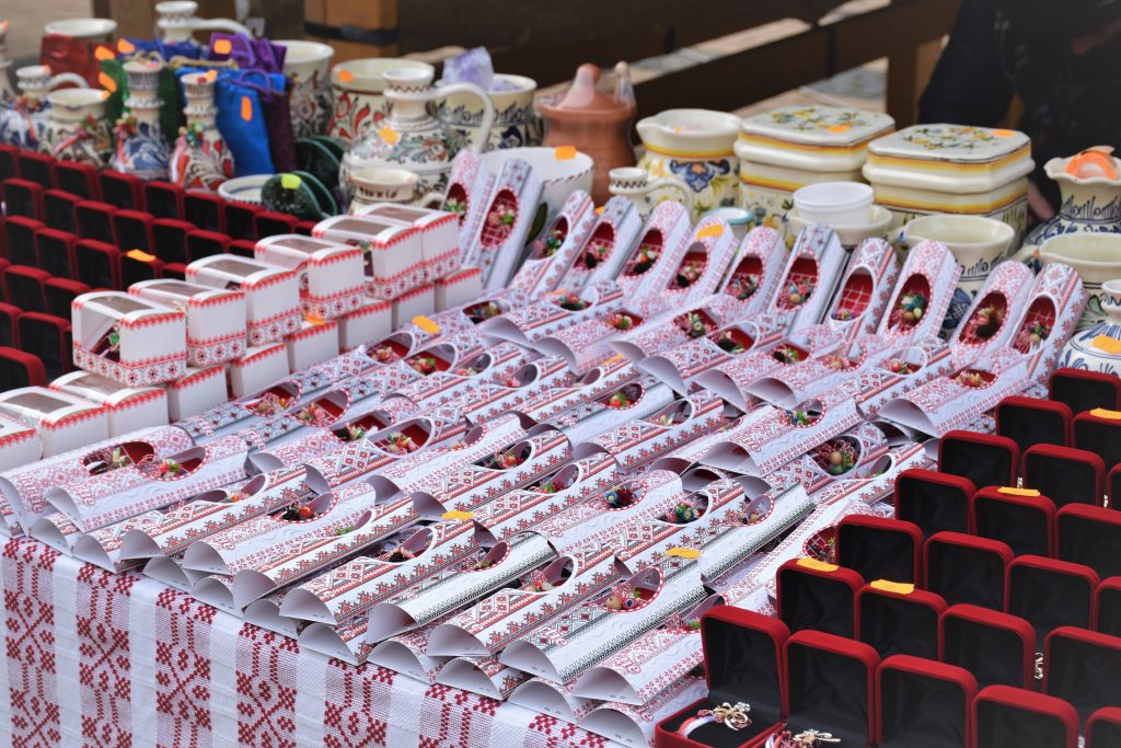 Comercianții interesați să vândă mărțișoare în Sectorul 6 vor putea beneficia de spații special amenajate, facilitând astfel desfacerea produselor tradiționale într-un cadru organizat și sigur