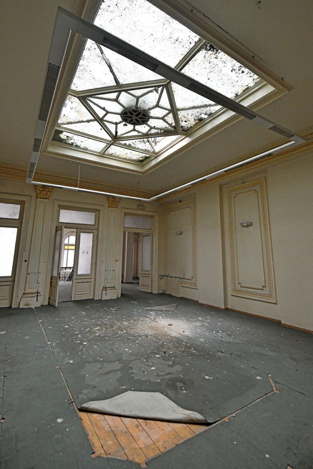 Primăria Capitalei face un pas decisiv în încercarea de a reduce riscul seismic din centrul Bucureștiului, anunțând continuarea programului de reabilitare a altor patru clădiri cu risc seismic ridicat