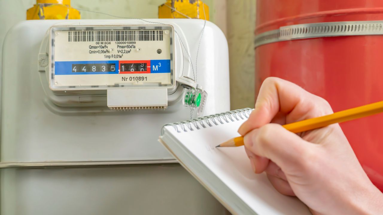 Oprirea alimentării cu gaze pe Aleea Pantelimon afectează 124 de locuințe Distrigaz Sud Rețele a anunțat vineri seară că a întrerupt alimentarea cu gaze naturale a instalației comune ce deservește imobilul situat pe Aleea Pantelimon nr