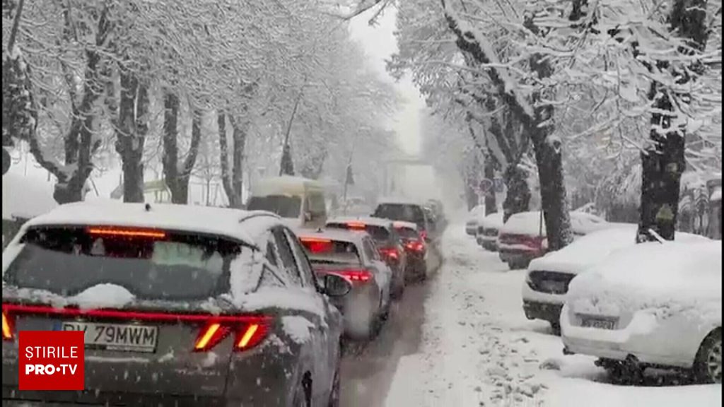 Jumătate din țară, sub zăpadă: blocaje rutiere și lipsă de electricitate O ninsoare abundentă a acoperit vineri jumătate din România, aducând cu sine haos în trafic și probleme majore cu alimentarea cu energie electrică