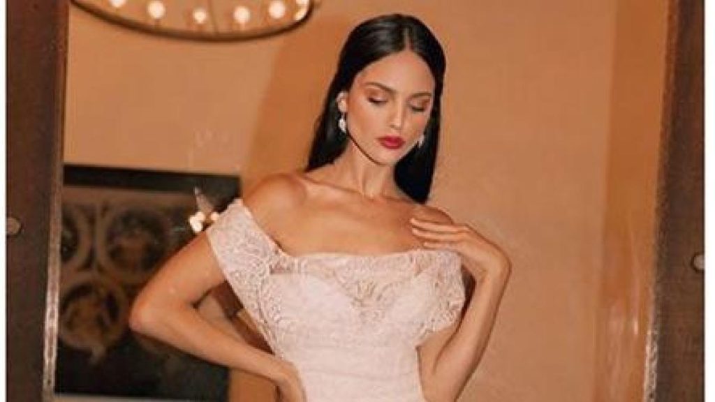 Eiza González, în centrul unei controverse virale la concertul lui Bad Bunny în Ciudad de México Eiza González a devenit subiectul principal al discuțiilor pe rețelele sociale, după ce un videoclip cu ea dansând la concertul lui Bad Bunny din Ciudad de México a acumulat milioane de vizualizări