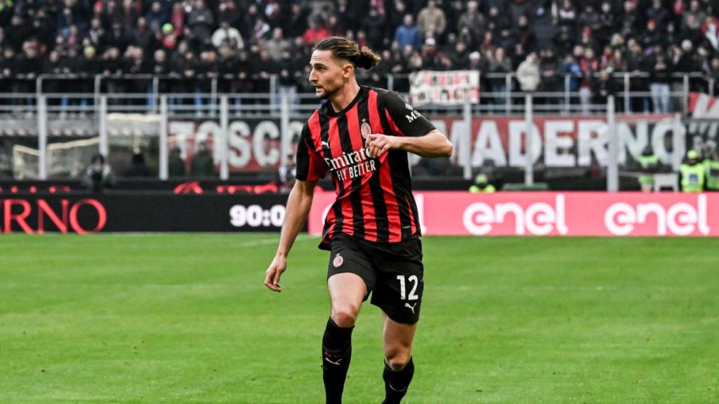 Milanul își restructurează echipa înainte de confruntarea cu Fiorentina Echipa din Milano se află într-o perioadă de tranziție, iar antrenorul Massimiliano Allegri face ajustări importante în formația sa înainte de meciul cu Fiorentina