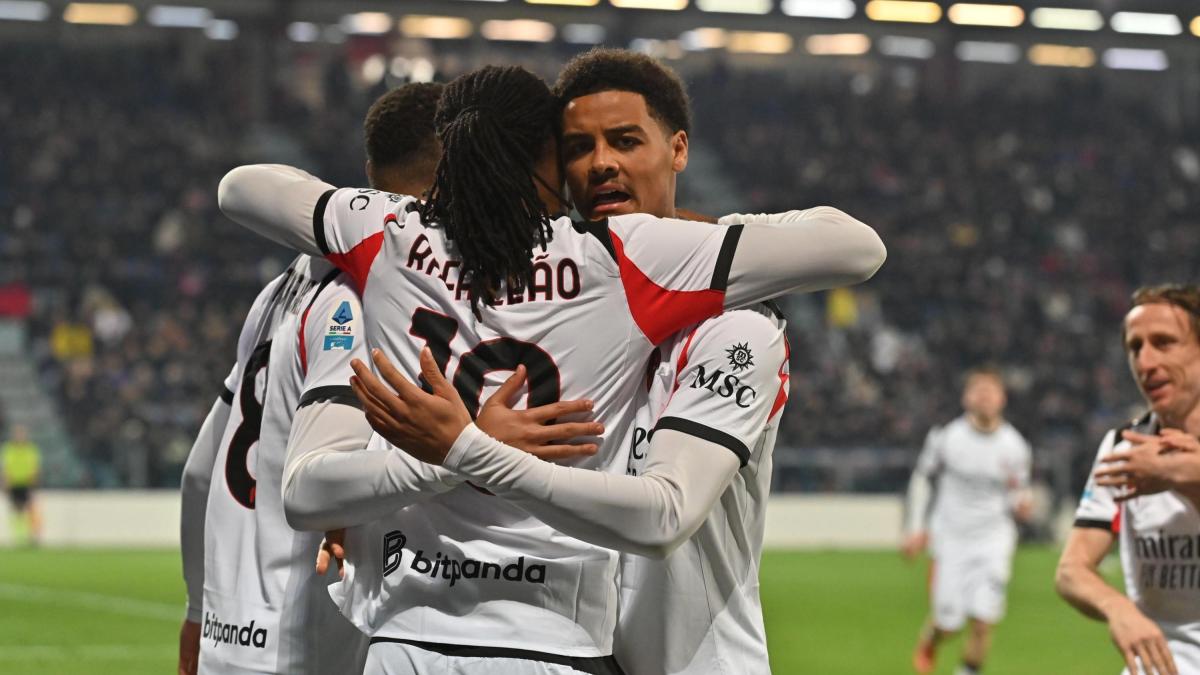 Milan se impune la Cagliari cu un gol spectacular al lui Leao Milan a înregistrat o victorie crucială pe terenul celor de la Cagliari, datorită unui gol de excepție marcat de Rafael Leao