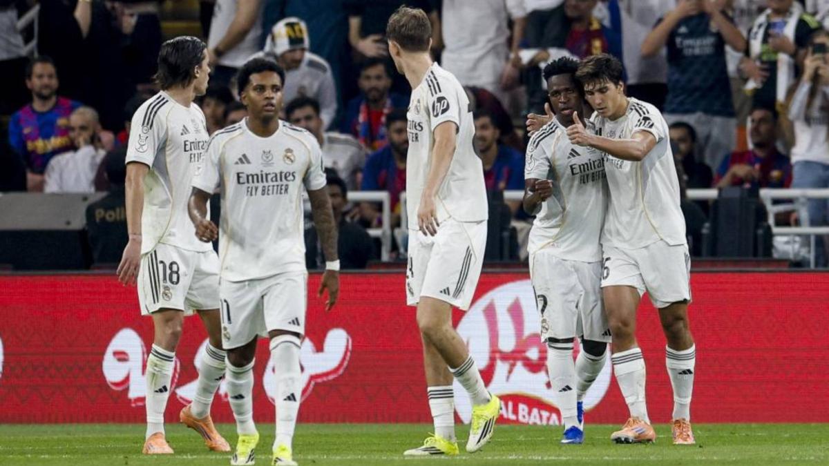 „Spectacol pe teren: trei goluri în doar opt minute în meci controversat”