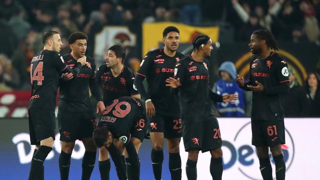 Drama de la Olimpic: Torino elimină Roma în optimi Într-o seară electrizantă pe stadionul Olimpic din Roma, echipa Torino a reușit să elimine Roma din optimile de finală ale Cupei Italiei, cu un final dramatic