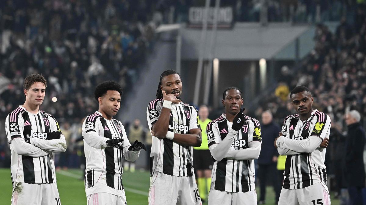 Juventus învinge Benfica și își asigură locul în playoff-urile Champions League Juventus a învins Benfica cu 2-0 în cadrul Ligii Campionilor UEFA, asigurându-și astfel calificarea matematică pentru fazele eliminatorii ale competiției