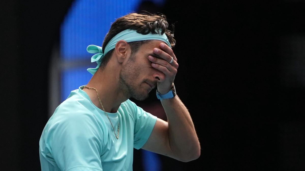 Lorenzo Musetti, în lacrimi după o accidentare dramatică la Australian Open Lorenzo Musetti, tânărul jucător de tenis italian, a trăit momente de neuitat și altele de profundă tristețe în cadrul sferturilor de finală de la Australian Open
