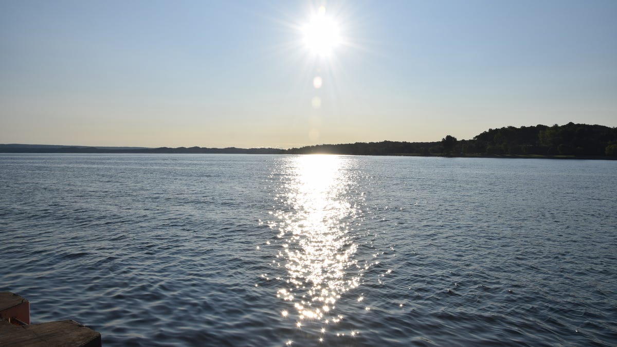 Temperaturi caniculare în Marion County: Așteptări și recomandări Astăzi, Marion County se confruntă cu temperaturi extrem de ridicate, cu un maxim prognozat de 38 de grade Celsius, care vor părea mai mult de 28 de grade datorită condițiilor de umiditate