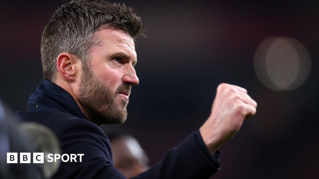 Carrick readuce optimismul la Manchester United Michael Carrick a reușit să corecteze rapid unele dintre problemele majore lăsate în urma mandatului lui Ruben Amorim, revenind la un sistem defensiv cu patru fundași și reactivându-l pe Kobbie Mainoo
