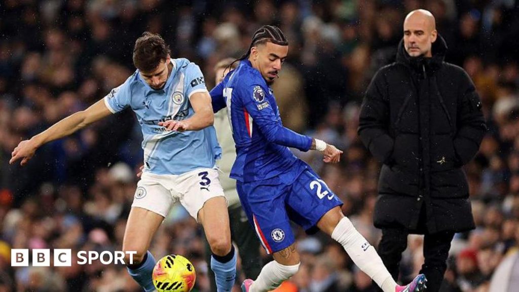 Manchester City continuă dominația asupra lui Chelsea în Premier League Manchester City își menține ritmul alert în Premier League, reușind să rămână neînvins în ultimele opt confruntări cu Chelsea, cu șase victorii și două rezultate de egalitate