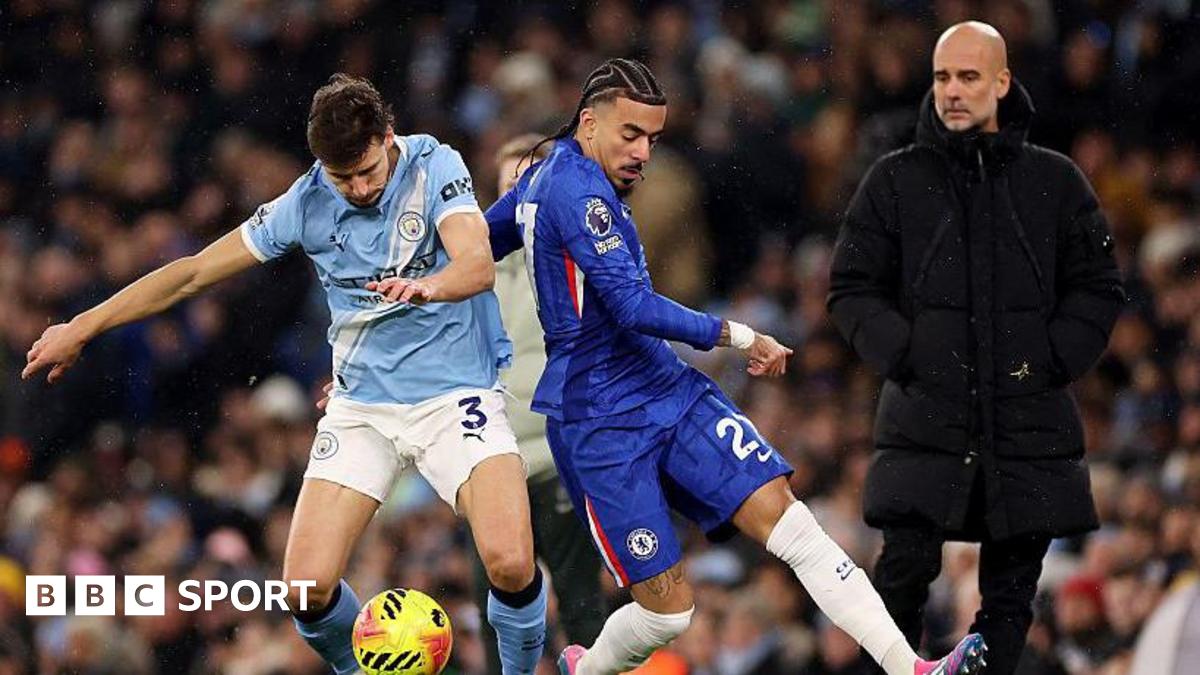 Manchester City continuă dominația asupra lui Chelsea în Premier League Manchester City își menține ritmul alert în Premier League, reușind să rămână neînvins în ultimele opt confruntări cu Chelsea, cu șase victorii și două rezultate de egalitate