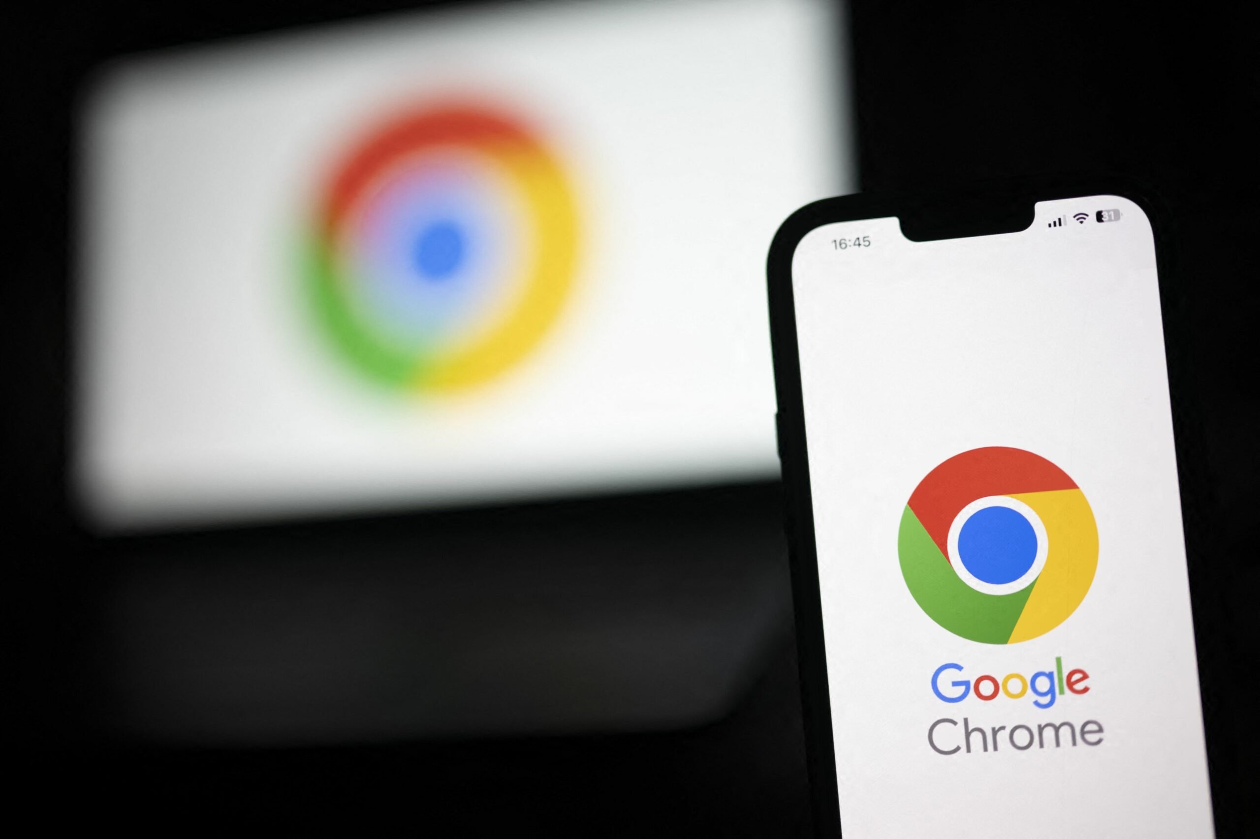 Cercetători în securitate cibernetică au descoperit o serie de extensii Chrome malițioase care au reușit să evadeze de controalele automate ale Google, fiind descoperite că au ajuns la peste 100.000 de utilizatori activi
