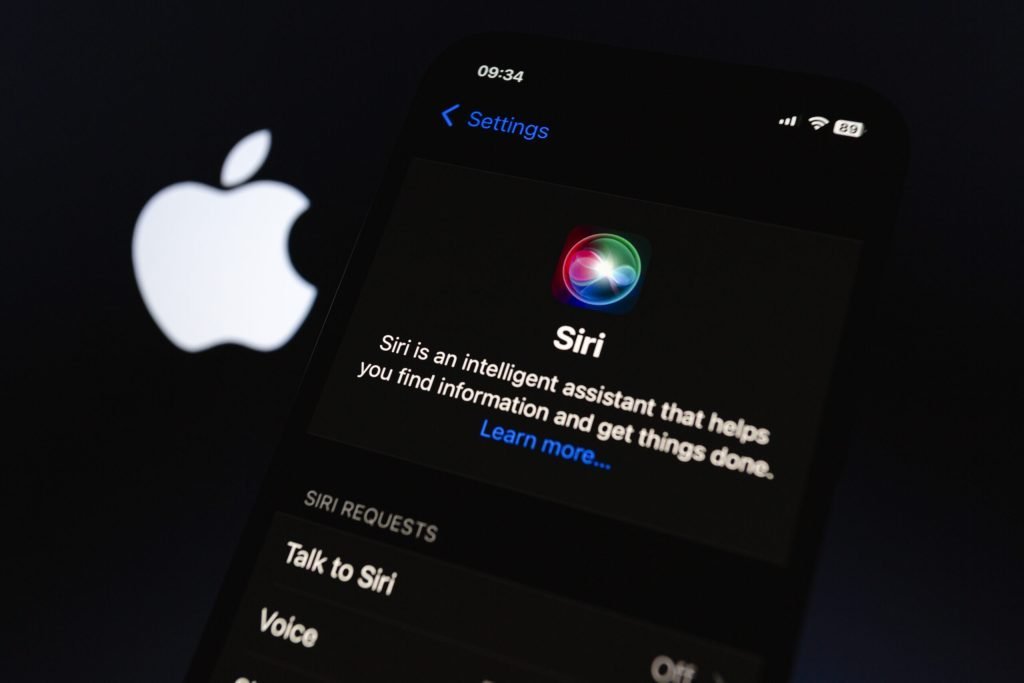 Apple pregătește o schimbare radicală în felul în care interacționează utilizatorii cu asistentul său digital