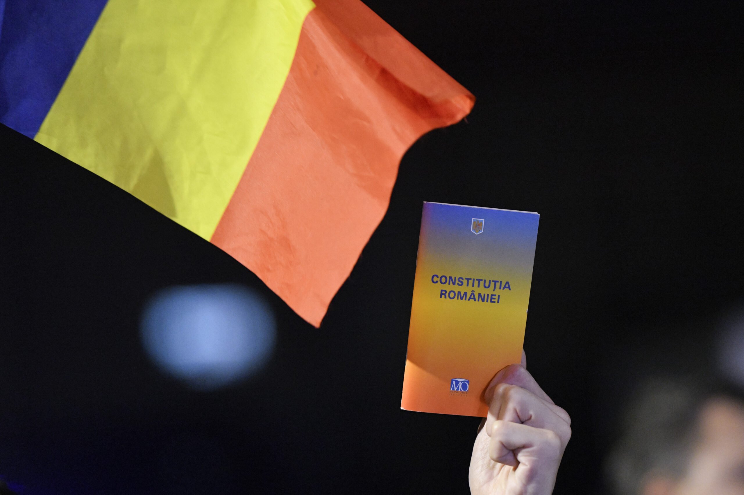 Controversele pensiilor magistraților: Decizia Curții de Apel și contextul legal Curtea de Apel București a decis amânarea deciziei privind contestarea numirii judecătorilor Mihai Busuioc și Dacian Dragoș, în aceeași zi în care Curtea Constituțională (CCR) urmează să se pronunțe asupra pensiilor magistratilor