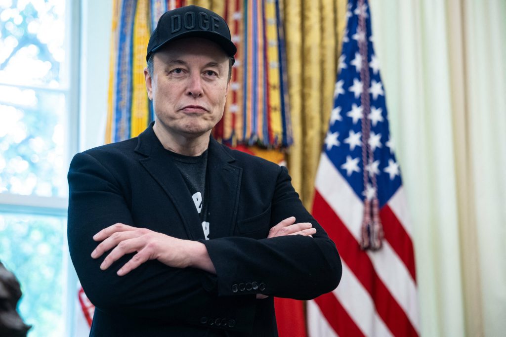 Elon Musk a emis un avertisment clar și ferm pentru utilizatorii platformei X, în legătură cu utilizarea chatbot-ului Grok, instrument de inteligență artificială integrat în platforma socială