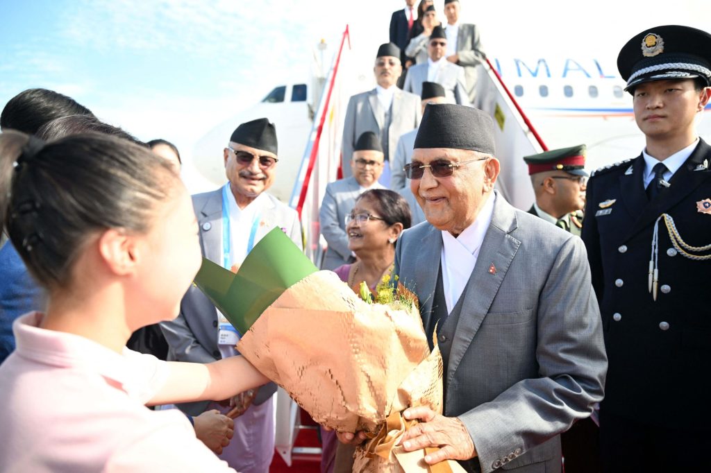 KP Sharma Oli se confruntă cu acuzații și contestă legitimitatea anchetei asupra revoltelor din Nepal Fostul prim-ministru al Nepalului, KP Sharma Oli, a făcut duminică o apariție surprinzătoare în fața unei comisii de anchetă care investighează reprimarea violentă a unor revolte sociale și politice ce au avut loc în septembrie anul trecut