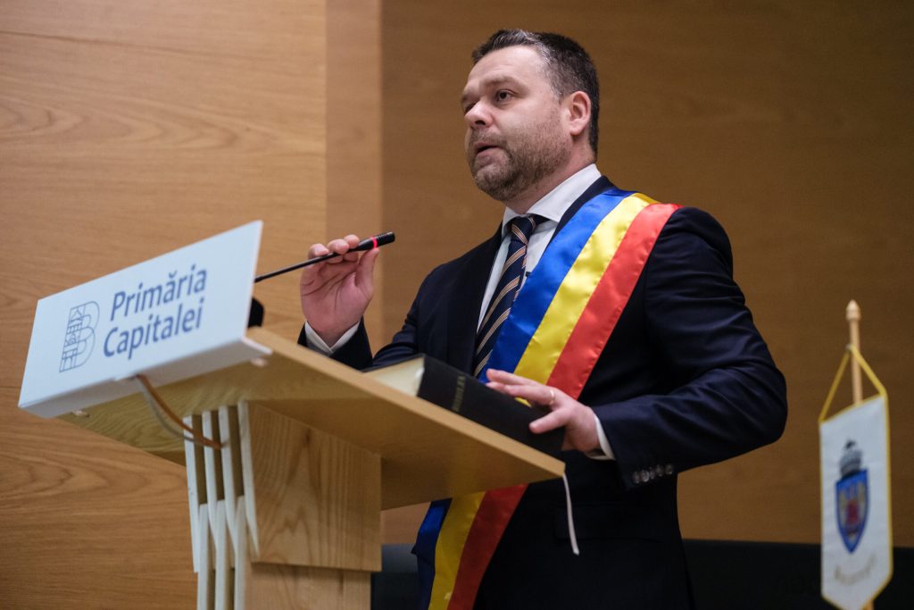 Situație critică în inima capitalei: Primăria București se confruntă cu un buget dezastruos și datorii uriașe Primăria Municipiului București traversează cea mai dificilă perioadă financiară din ultimii ani, marcată de un buget lunar extrem de redus și datorii ce pun în pericol funcționarea normală a administrației