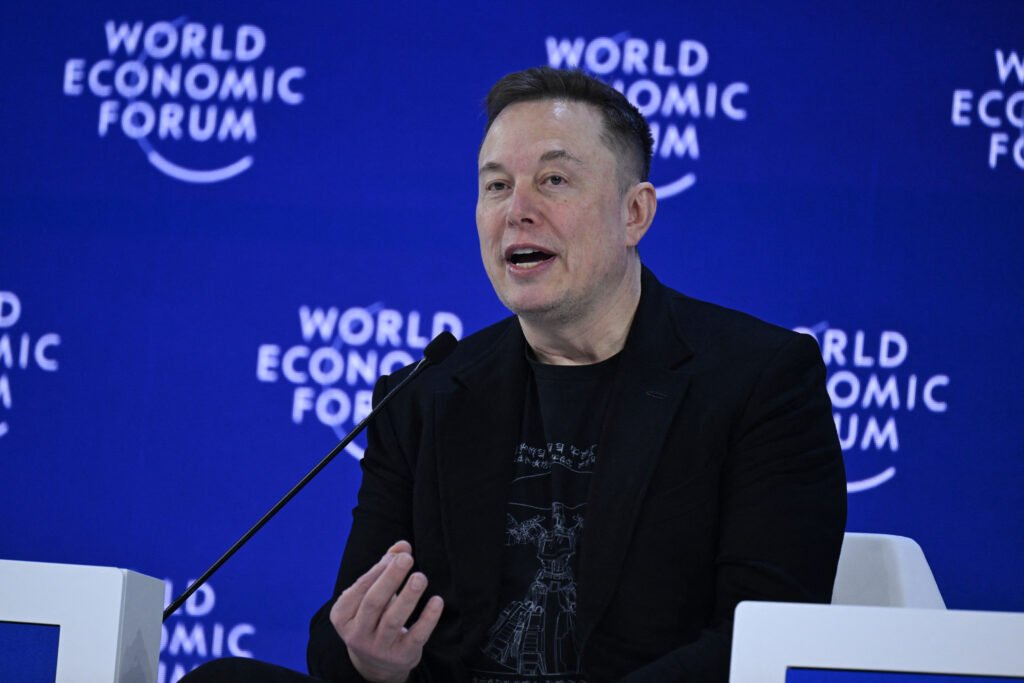 Elon Musk anticipează o revoluție slabă sau majoră în tehnologie: AI și roboți ultraperformanți pot răspunde nevoilor umane, dar și genera riscuri majore La doar câteva săptămâni după un eveniment rafinat și exclusivist în Elveția, în cadrul prestigiosului forum de la Davos, Elon Musk pare să lanseze o serie de predicții care pot schimba radical peisajul tehnologic global