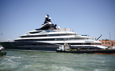 84401082007-20250624-t-124113-z-746878631-rc-2-y-8-fa-2-xu-6-i-rtrmadp-3-peoplebezoswedding.JPG - StiriAlese