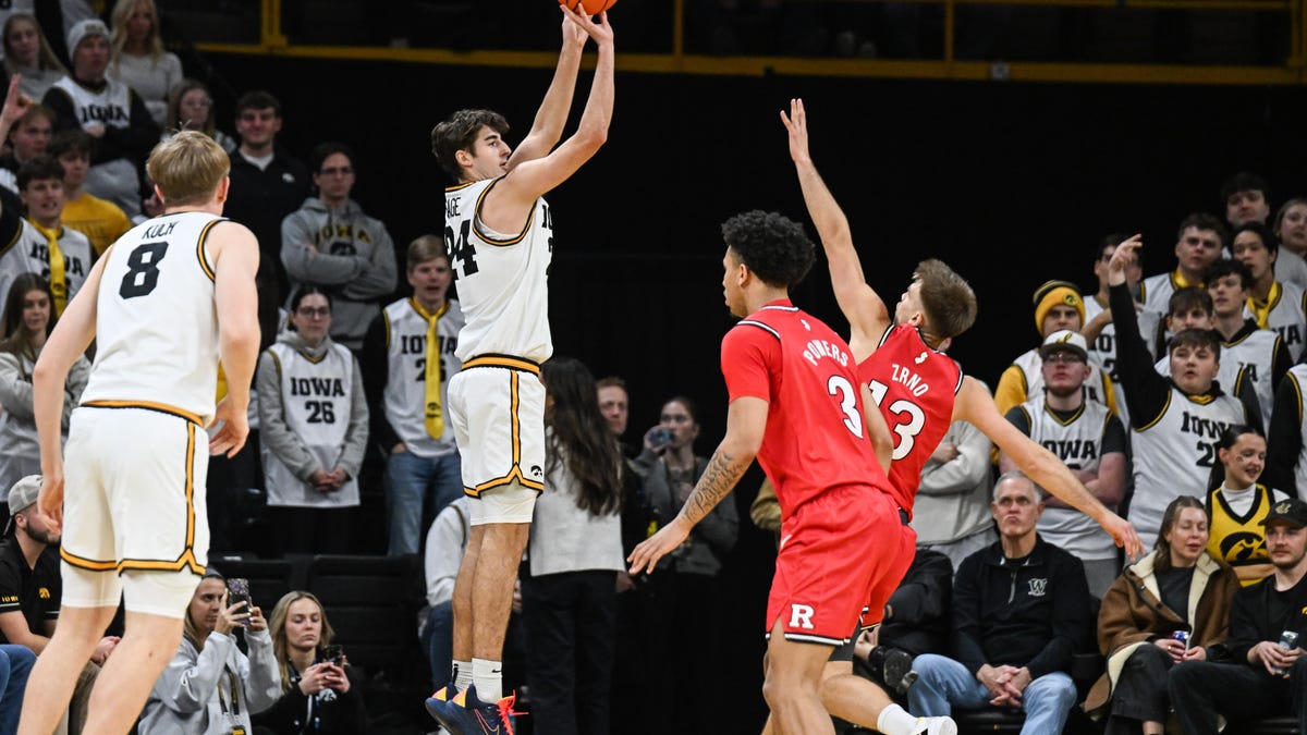 Iowa depășește Rutgers cu 68-62 într-o partidă plină de tensiune Iowa a reușit să câștige, sâmbătă seară, meciul de baschet împotriva Rutgers, scor 68-62, în cadrul competiției Big Ten, la Carver-Hawkeye Arena