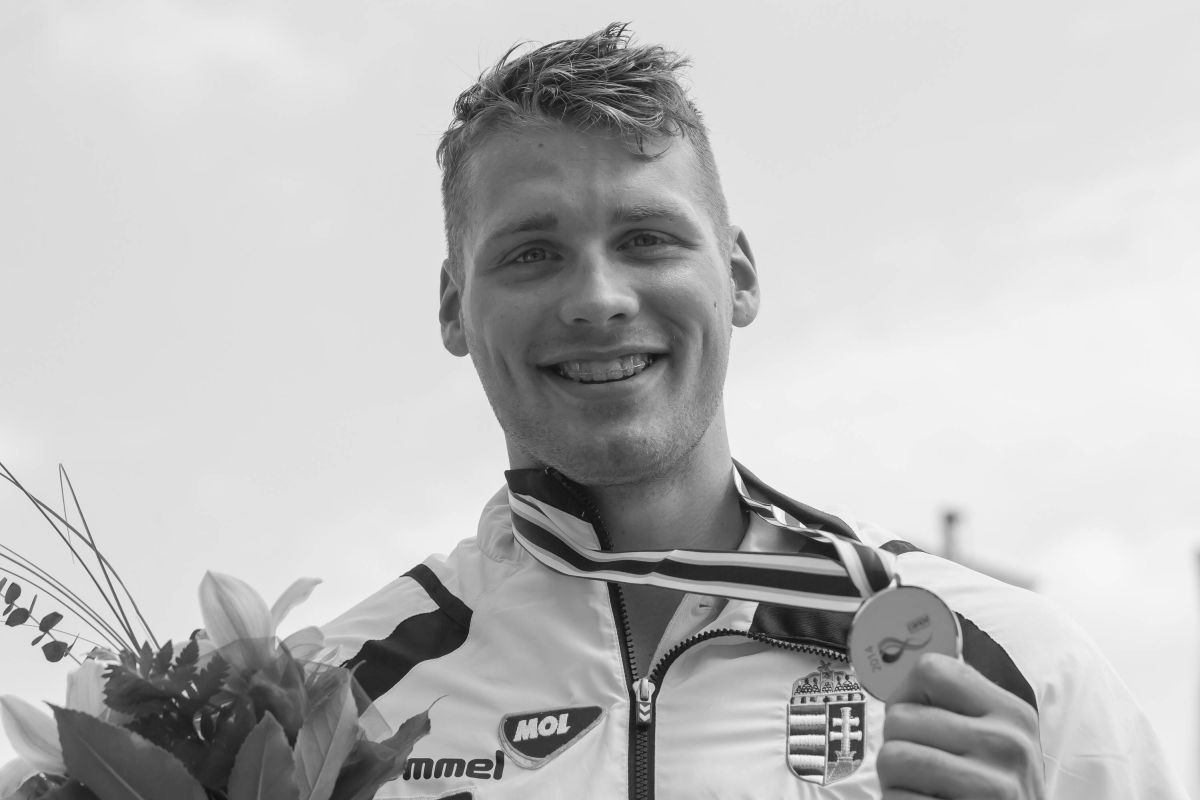 Sportul maghiar în doliu: Miklos Dudas, fost campion mondial la kaiac-canoe, a murit la doar 34 de ani Sportul maghiar este în stare de șoc după vestea tragică a dispariției fulgerătoare a lui Miklos Dudas, fost campion mondial la kaiac-canoe