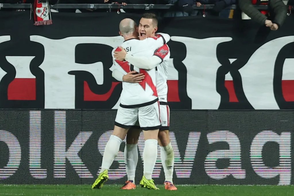 Rayo Vallecano obține o victorie dramatică asupra lui Getafe Rayo Vallecano a învins pe Getafe cu 1-0, grație unui gol marcat de Jorge de Frutos în minutele de prelungire ale primei reprize, într-un meci disputat pe stadionul Estadio de Vallecas