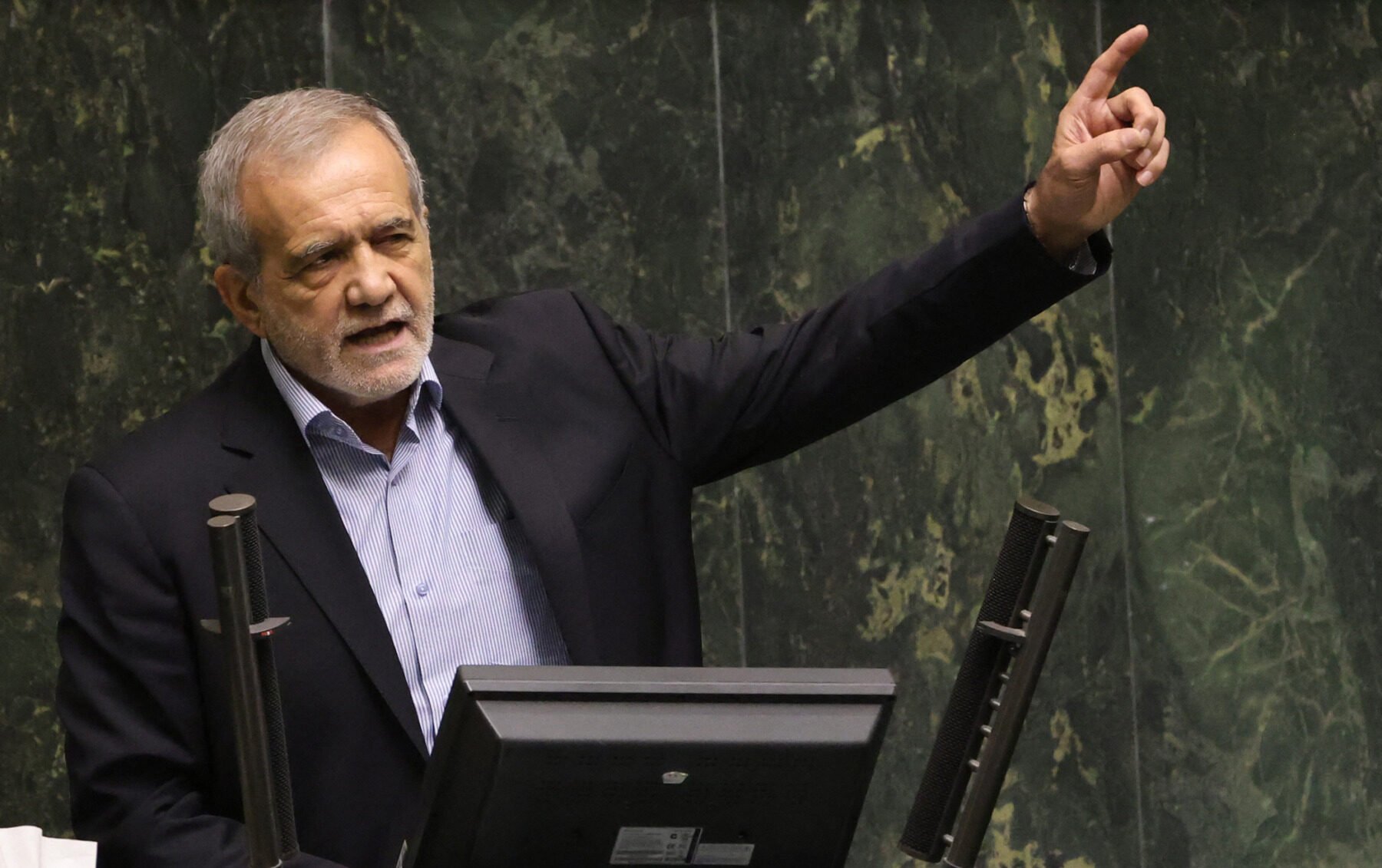 Iranul în fața turbulenței: președintele Masoud Pezeshkian justifică represiunea protestatarilor Criza economică violentă și nemulțumirea populară continuă să zguduie Iranul, pe măsură ce protestele din ultimele săptămâni se intensifică, iar autoritățile par să adopte o poziție tot mai fermă