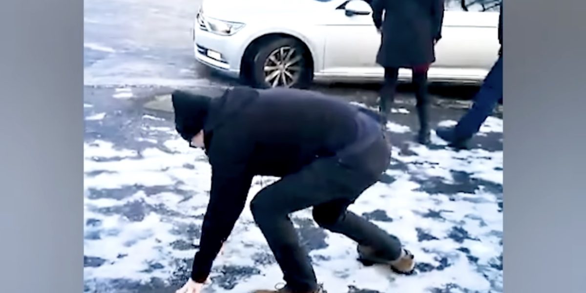 Alunecat-pe-gheata-gheata-cazut-pe-gheata.jpg - StiriAlese