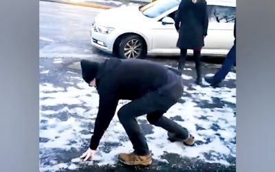 Alunecat-pe-gheata-gheata-cazut-pe-gheata.jpg - StiriAlese